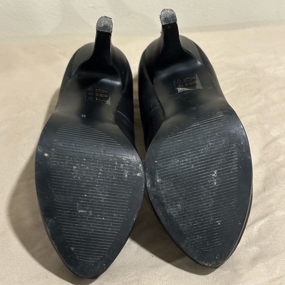 Spring Heels - Picture 5 of 5